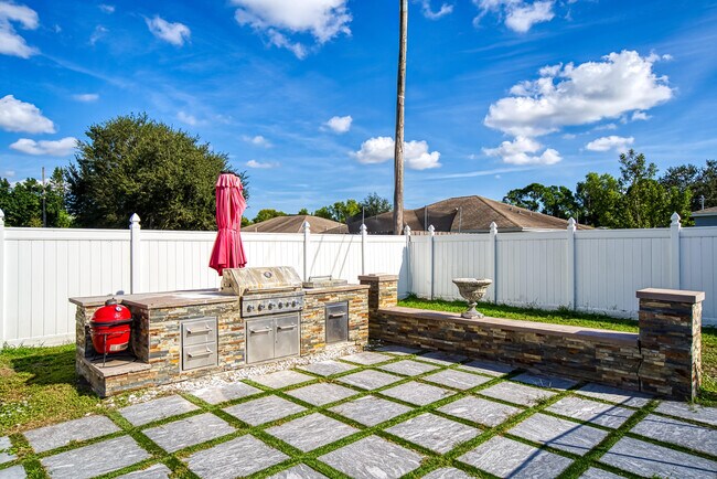 Building Photo - 2962 SW Coastal Terrace