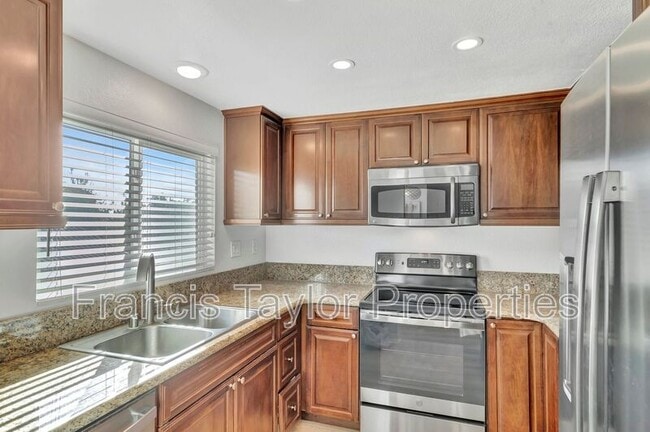 Building Photo - 2882 Andover Ave