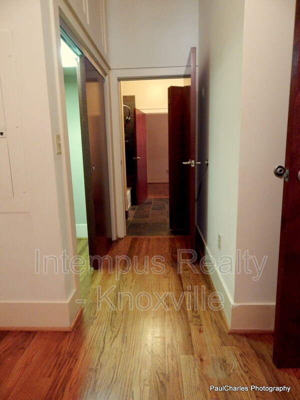 Building Photo - 402 S Gay St