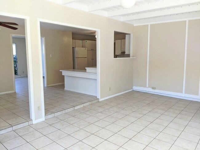 Building Photo - 323MUR