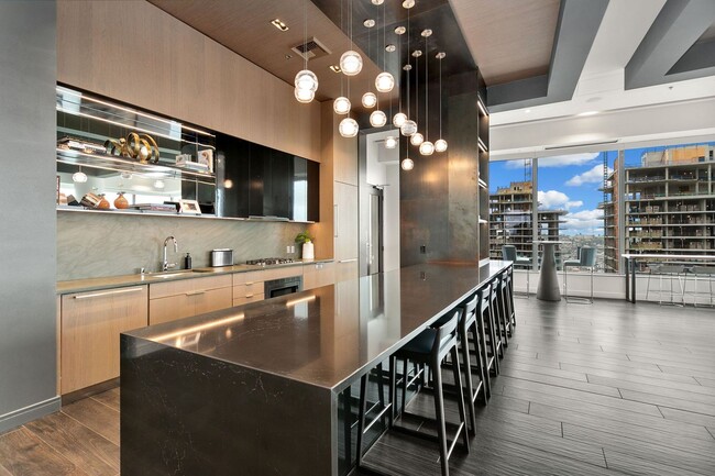 Building Photo - Bright and Modern World-Class Condo