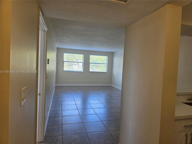 Building Photo - 8100 Geneva Ct