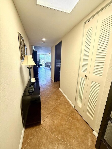 Building Photo - 4725 Lucerne Lakes Blvd E
