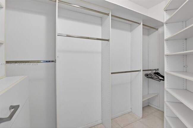 Building Photo - 2922 Medinah