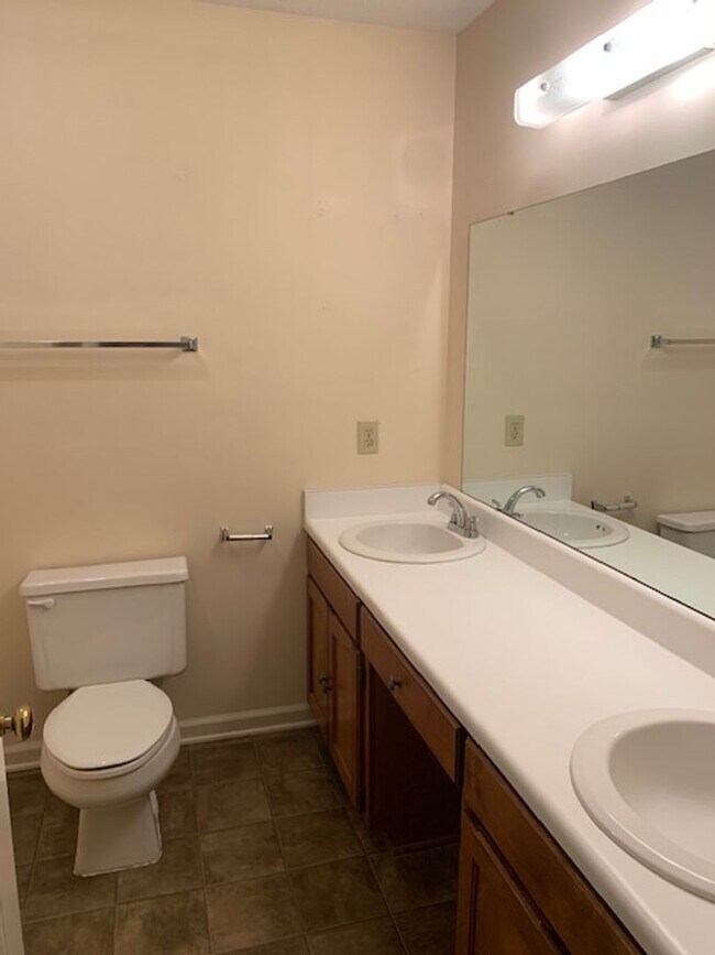 Building Photo - Single Family Home