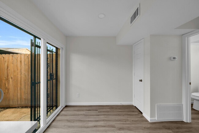 Building Photo - 6111 Beverly Hill St