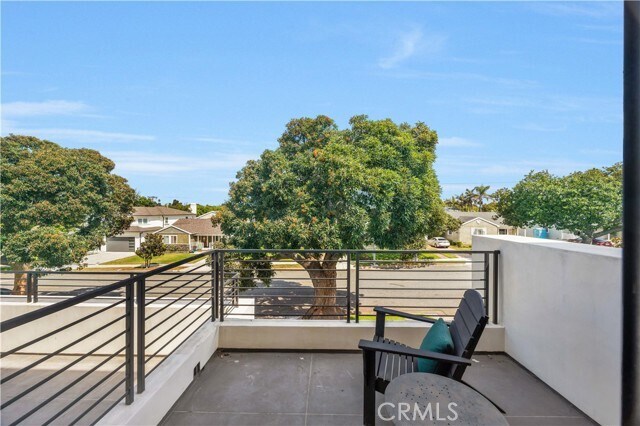 Building Photo - 332 Avenue E