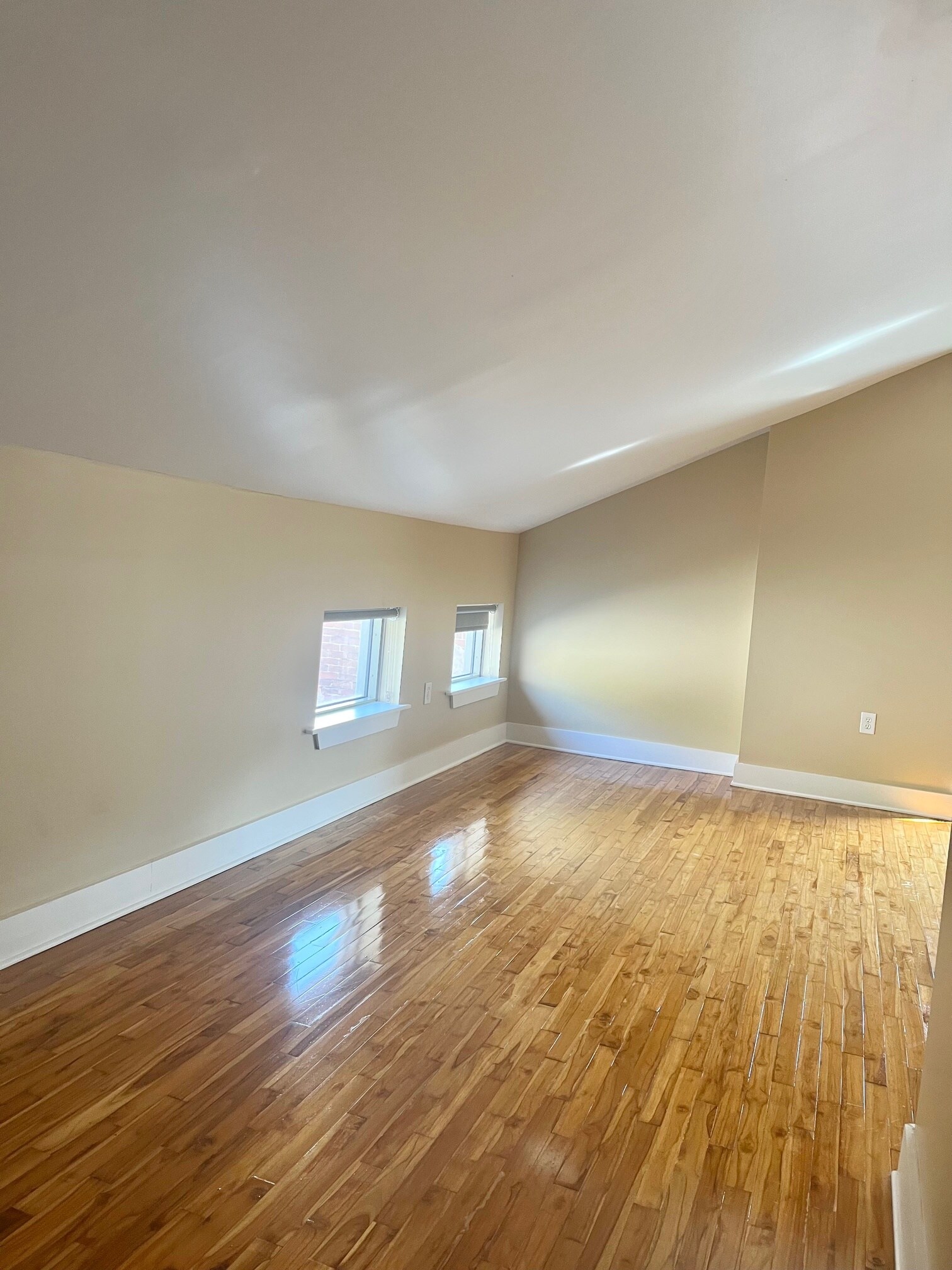 Building Photo - 1206 Clay St