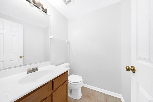 Building Photo - Three Bedroom Two Story Townhome