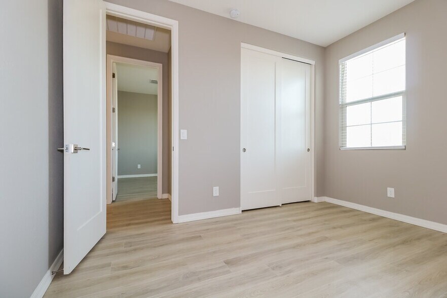 Building Photo - 21051 W Almeria Rd