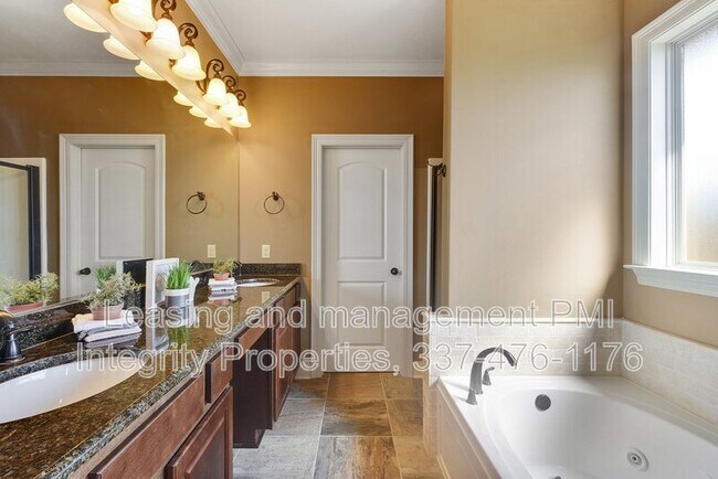 Building Photo - 308 Overbrook Dr