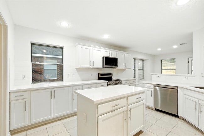 Building Photo - 2119 Hannover Way