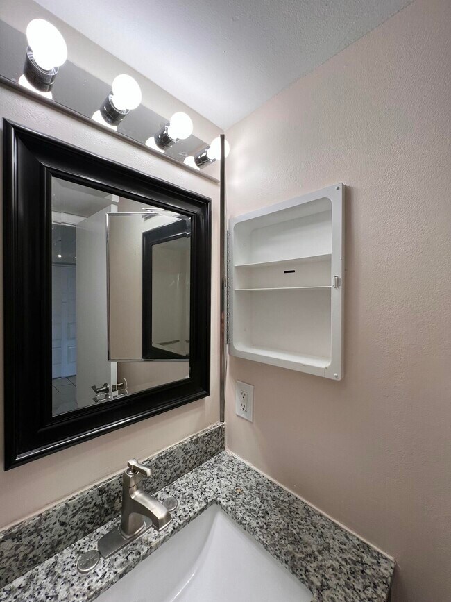 Building Photo - 21890 Lake Forest Cir