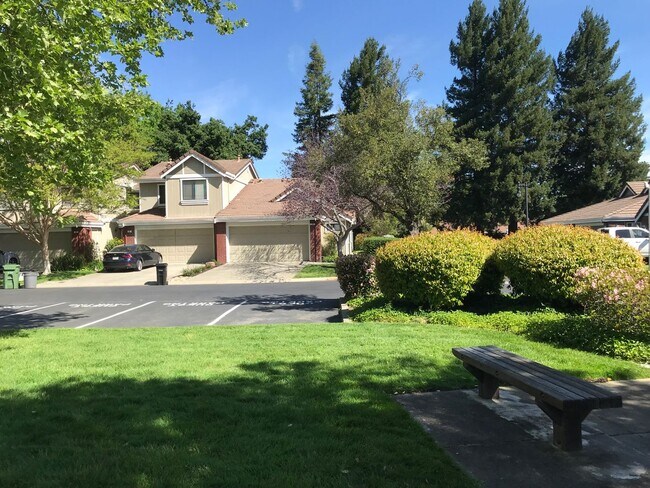 Building Photo - Single Level 2 Bedroom 2 Bath Danville Townhouse/Condo