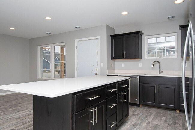 Building Photo - Charming Townhome in South Bismarck