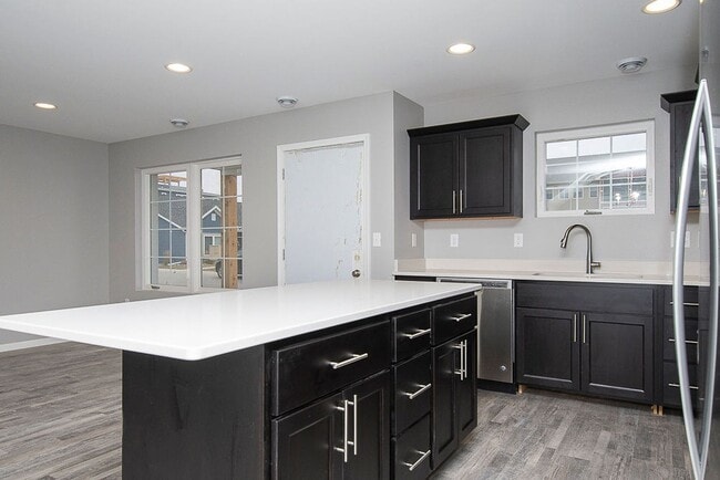 Building Photo - Charming Townhome in South Bismarck – Move-In Ready!