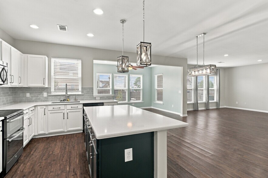 Building Photo - 132 Slaters Dr