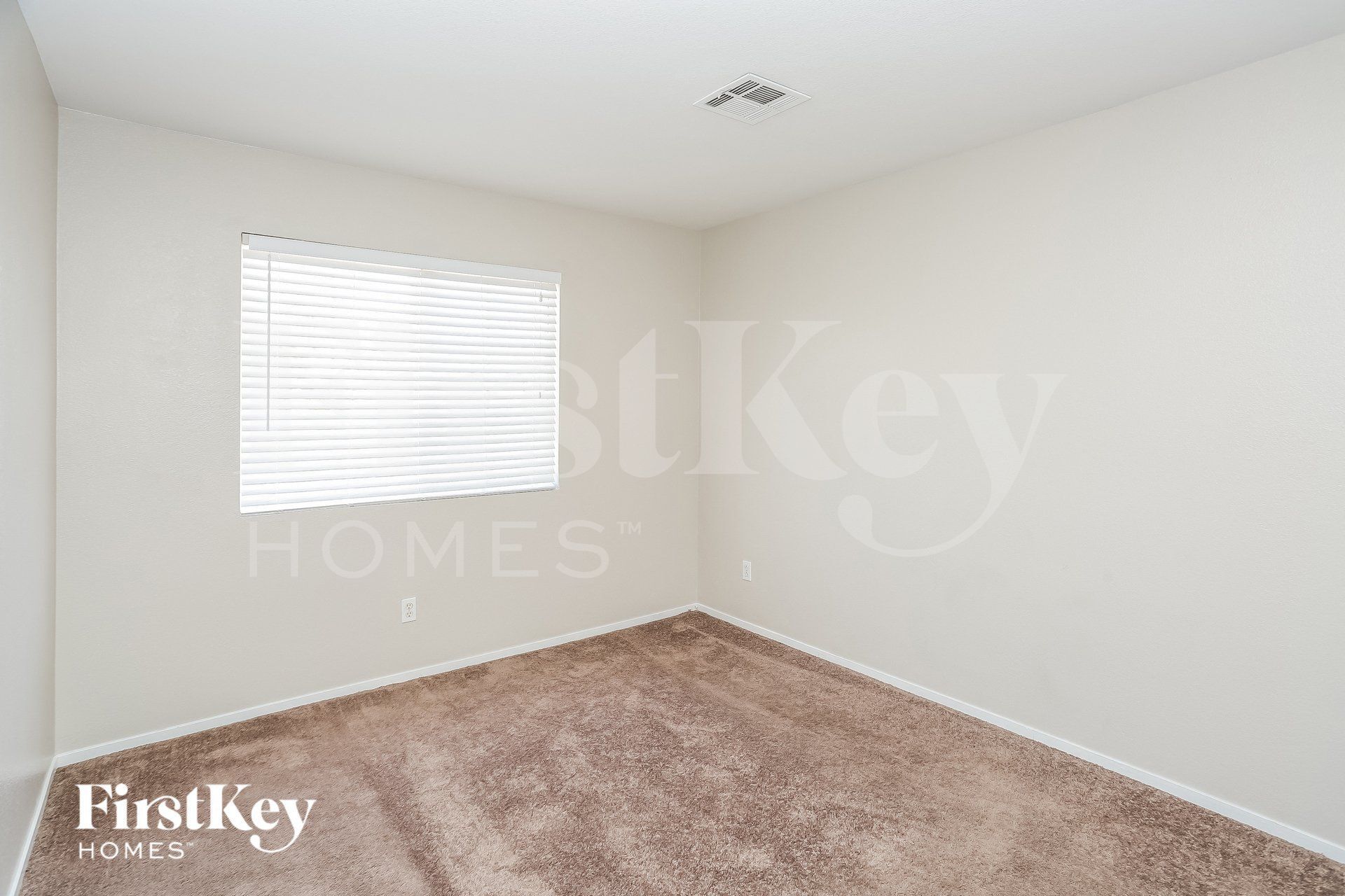 Building Photo - 718 Azure Banks Ave