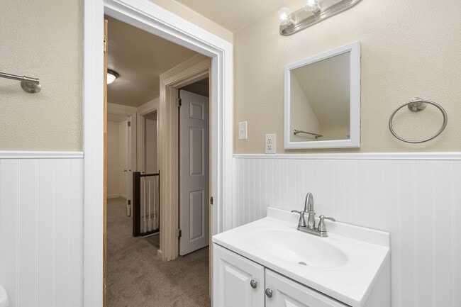 Building Photo - Stunning 3 bedroom home in Wilkins Township available June 15!