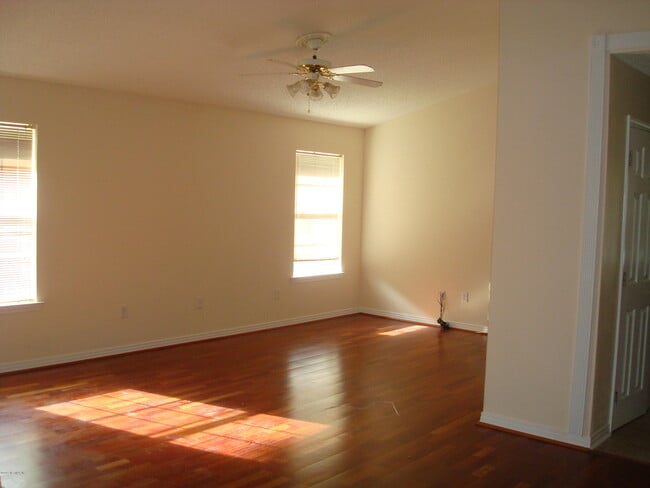 Building Photo - 7501 Cliff Cottage Dr