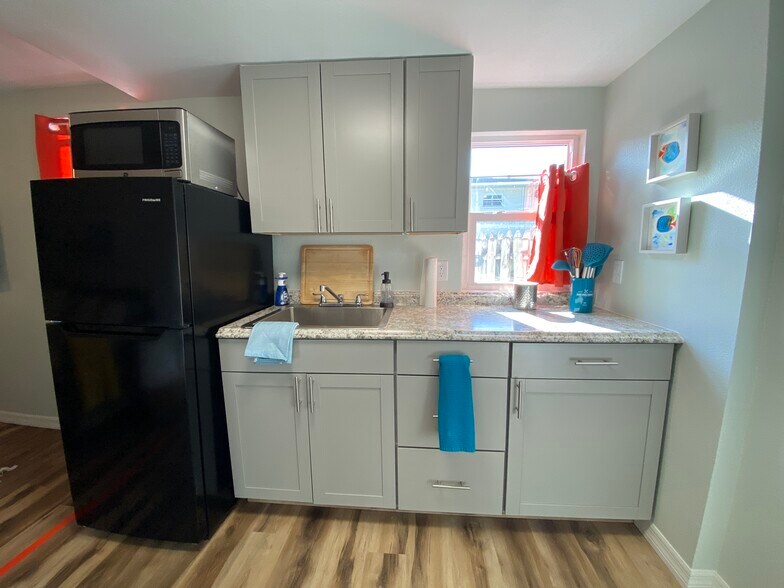 Primary Photo - 236 6th Ave N