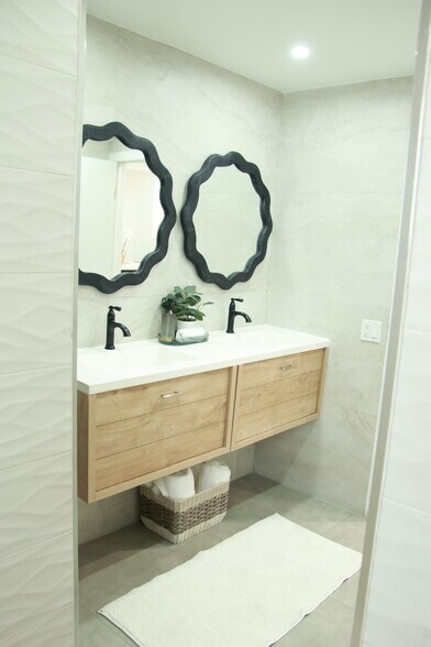 Building Photo - 920 SW 4th Ave