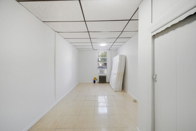 Building Photo - 222 47th St