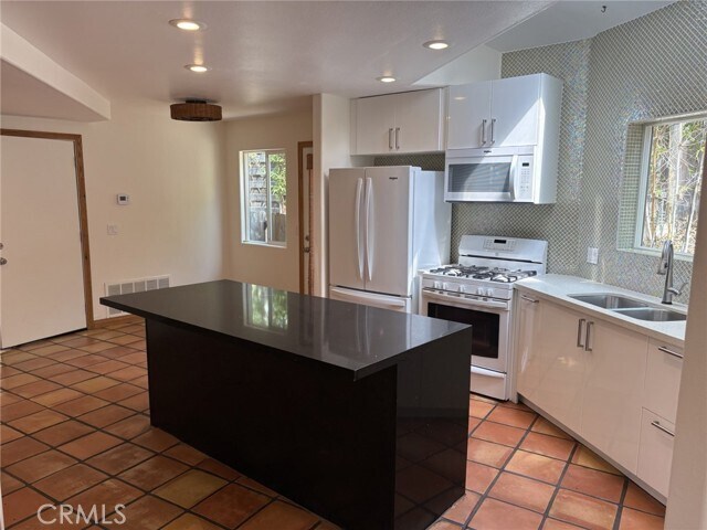 Building Photo - 1707 Hygeia Ave