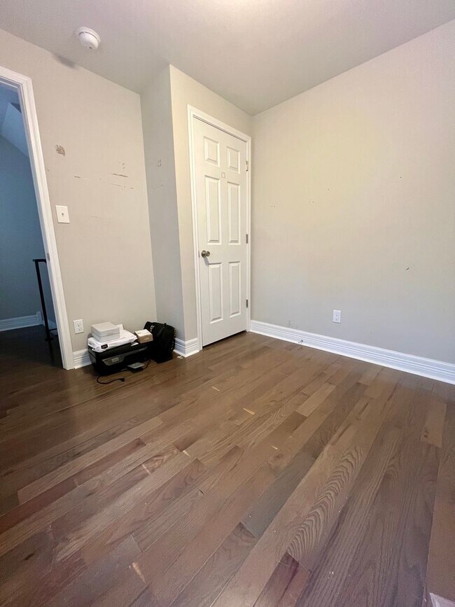 Building Photo - Stunning 3-Bedroom Townhome in Francisville! Available NOW!