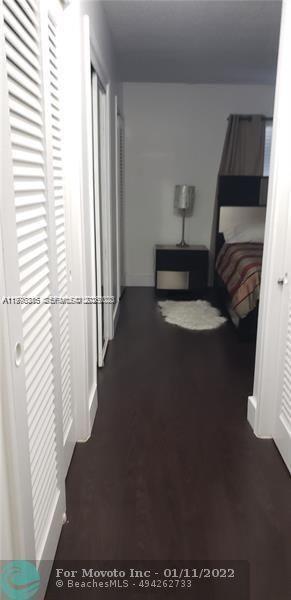 Building Photo - 301 NE 14th Ave