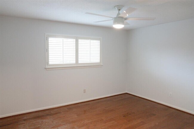 Building Photo - 16611 Brenton Oaks Dr