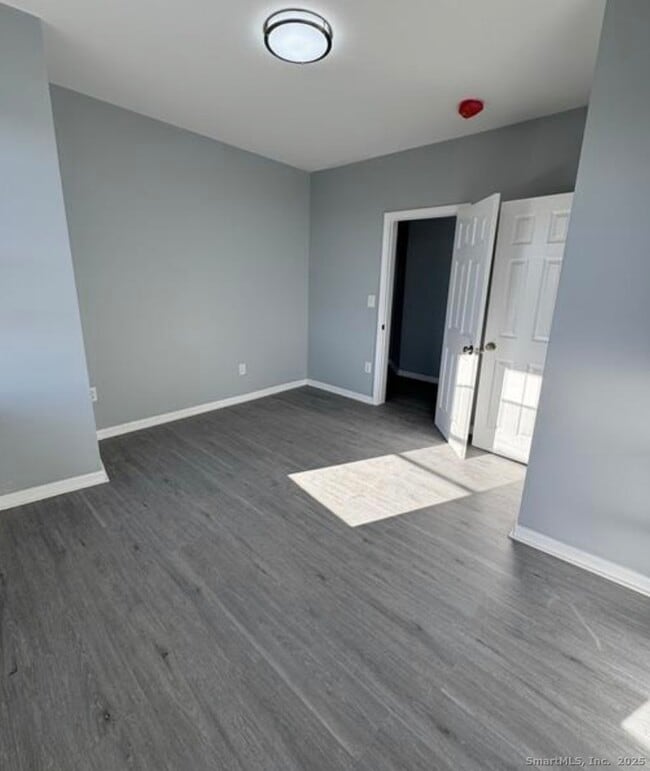 Building Photo - 413 E Main St