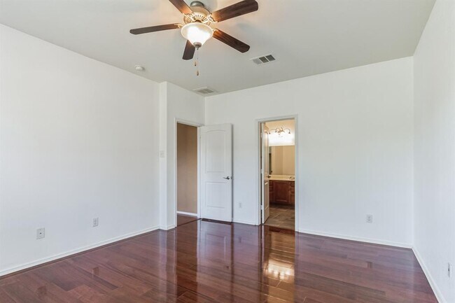 Building Photo - 1029 Brighton Pl