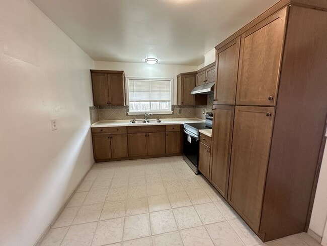 Building Photo - Renovated Clairemont 4BR with Private Yard, Covered Patio & 2-Car Garage – Minutes to the Beach