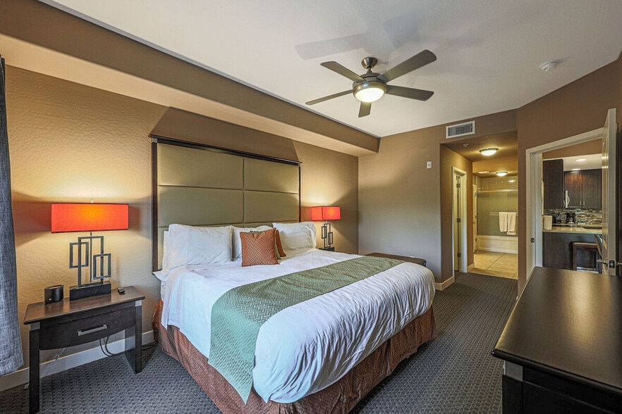 Building Photo - 5450 E Deer Valley Dr