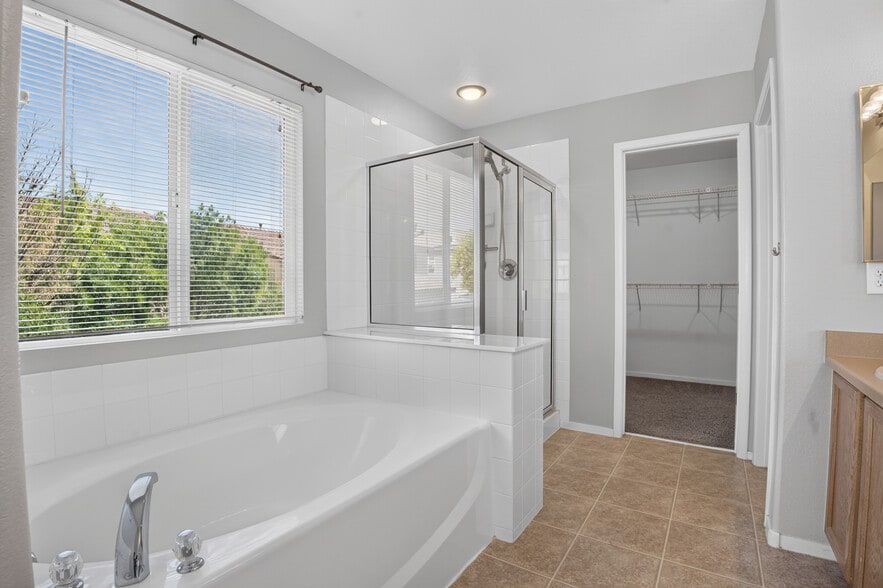 Building Photo - 10648 Bandera Mountain Ln