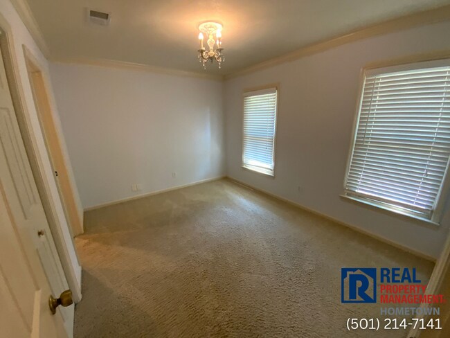 Building Photo - 711 Shea Dr