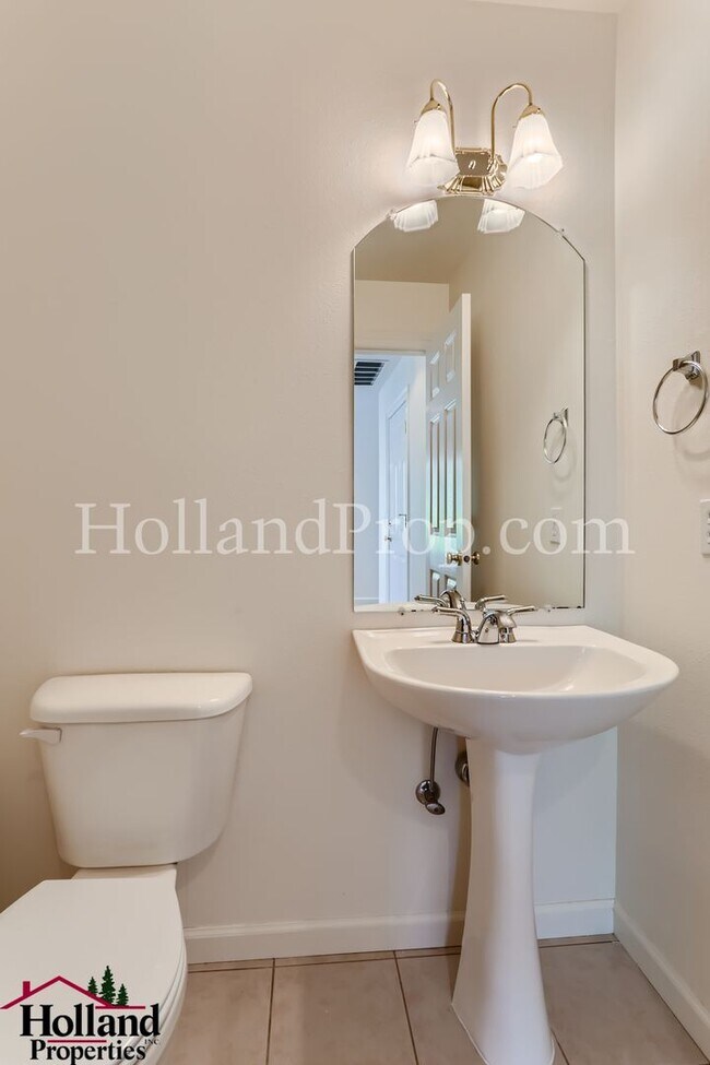 Building Photo - Beautiful Duplex with Great Location!!! NEW PRICE and REDUCED SECURITY DEPOSIT