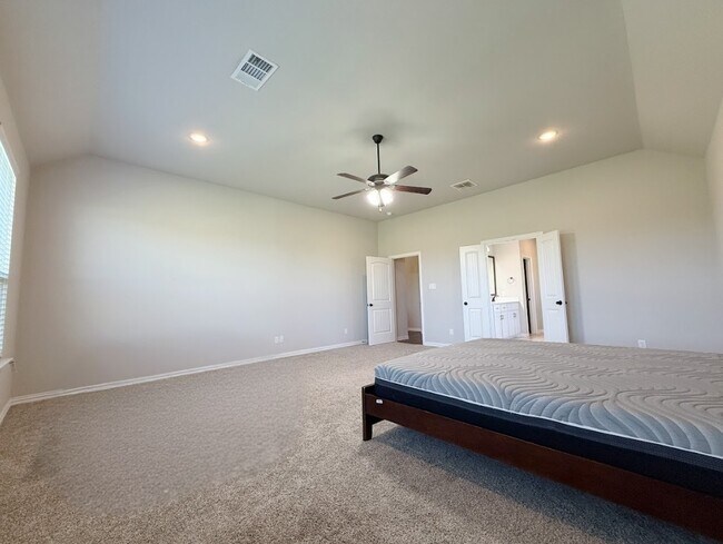 Building Photo - 104 Cottonwood Ct
