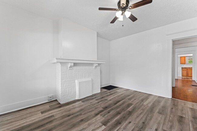 Building Photo - Welcome home to this Westend Beauty!