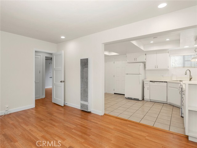 Building Photo - 927 N Screenland Dr