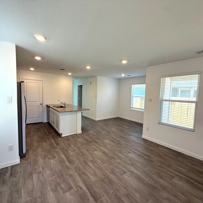 Building Photo - 11926 Midas Ln