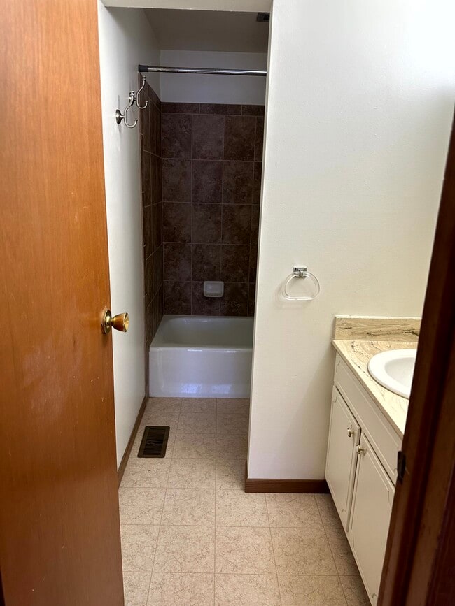 Building Photo - 2 Florentine Ct