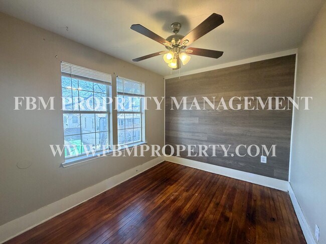 Building Photo - 409 W Brown St