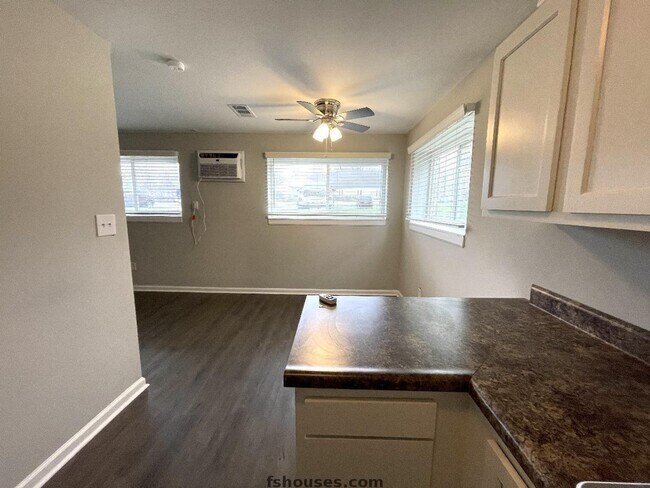 Building Photo - Warren Park 1 Bedroom Apartment