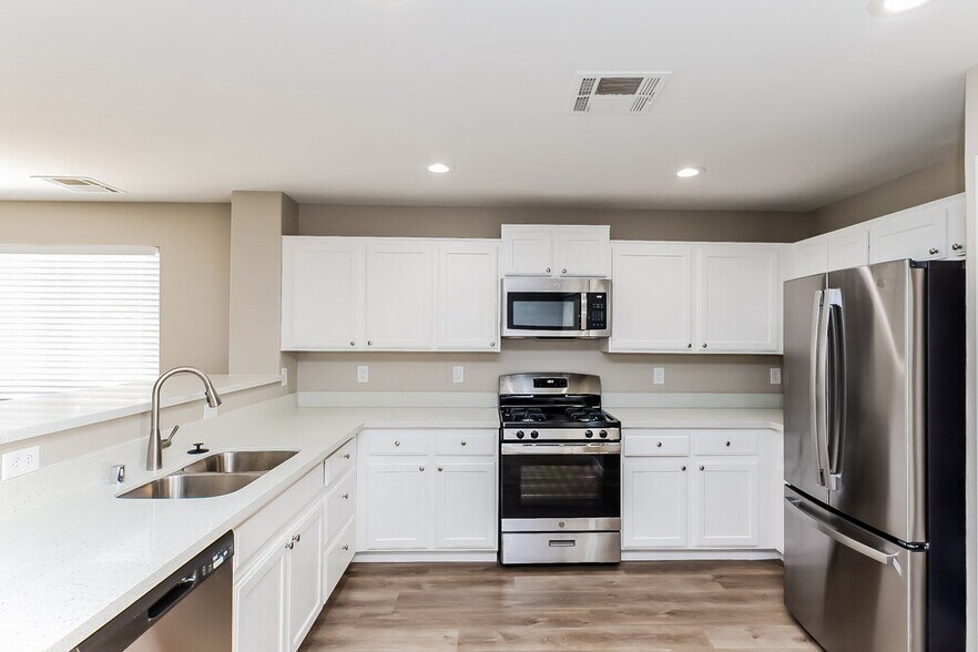 Building Photo - 10441 Sweet Juliet St