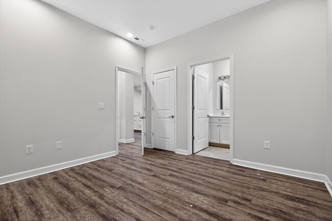 Building Photo - 980 N Marshall St