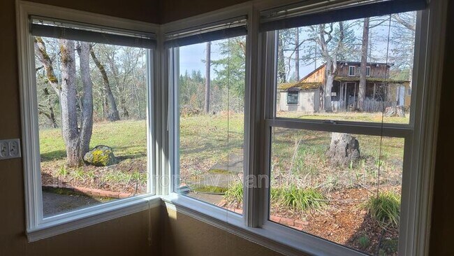 Building Photo - 7085 Butte Falls Hwy