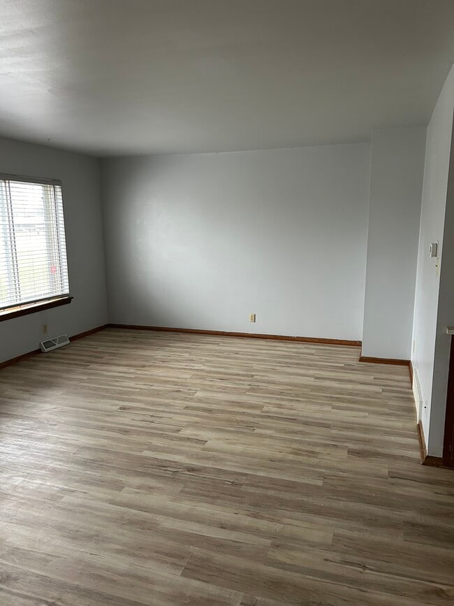 Building Photo - 5700 W Wahner Ave