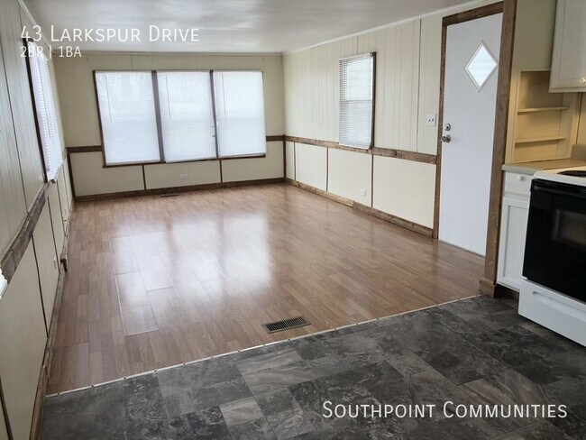 Building Photo - 43 Larkspur Dr